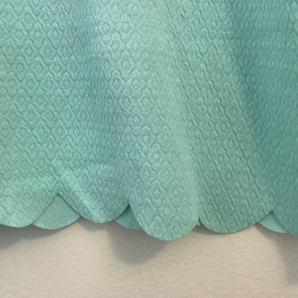 Mint green scalloped top - Picture 3 of 3